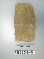 藏品(中型直刃打製石斧)的圖片